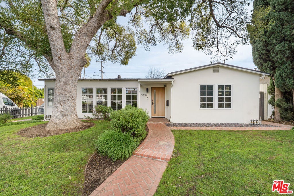 Photo of 5758 Tobias Avenue, Sherman Oaks, CA 91411 (MLS # 26863331)