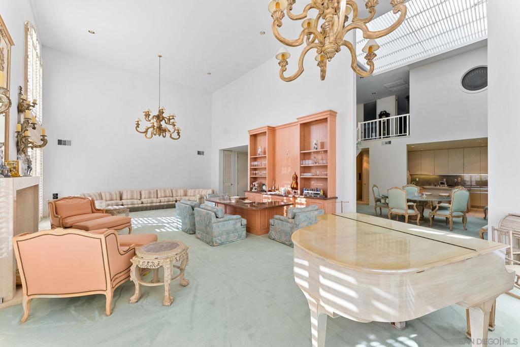 7407 Avenida De Palais