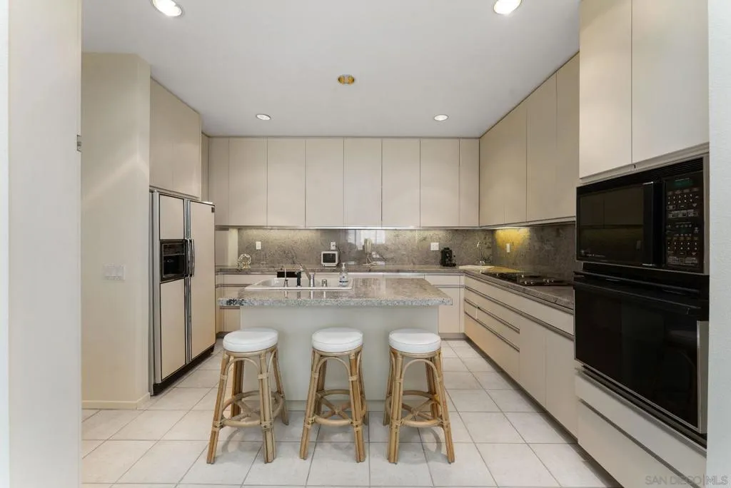 Carlsbad, California 92009, United States, 3 Bedrooms Bedrooms, ,3 BathroomsBathrooms,Residential,Active,251522