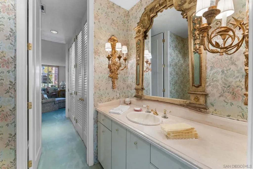 Carlsbad, California 92009, United States, 3 Bedrooms Bedrooms, ,3 BathroomsBathrooms,Residential,Active,251522