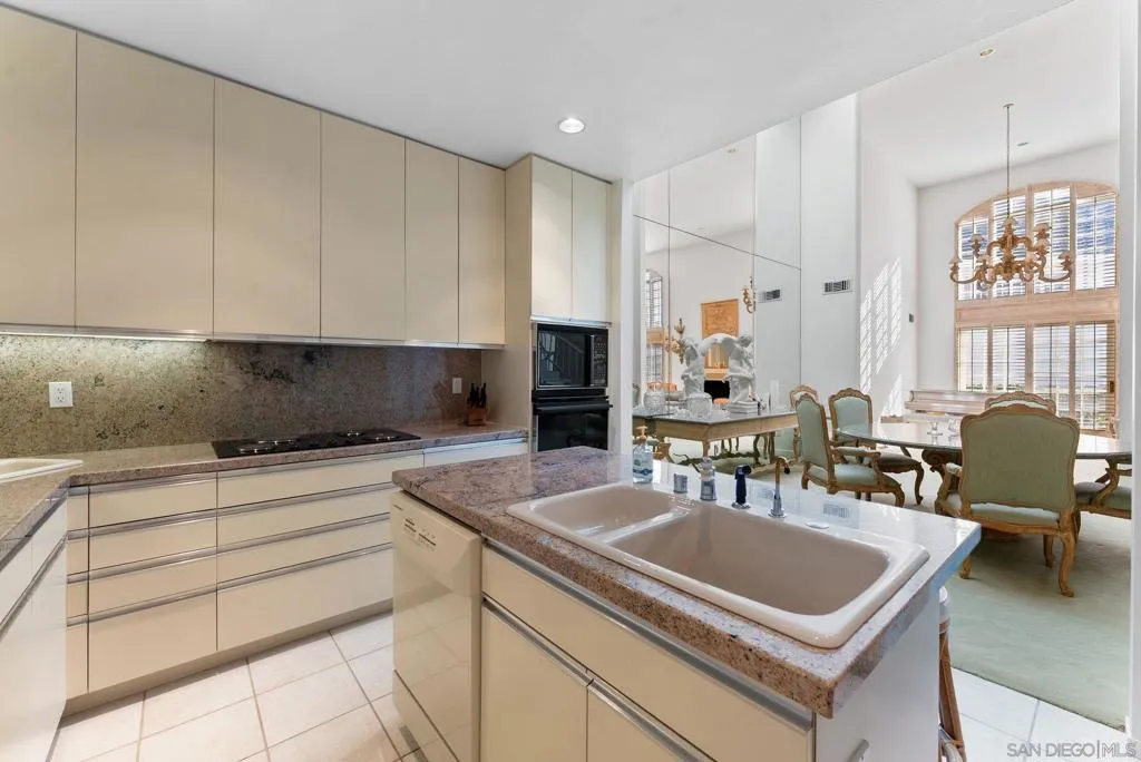 Carlsbad, California 92009, United States, 3 Bedrooms Bedrooms, ,3 BathroomsBathrooms,Residential,Active,251522