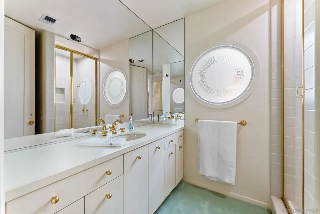 Carlsbad, California 92009, United States, 3 Bedrooms Bedrooms, ,3 BathroomsBathrooms,Residential,Active,251522