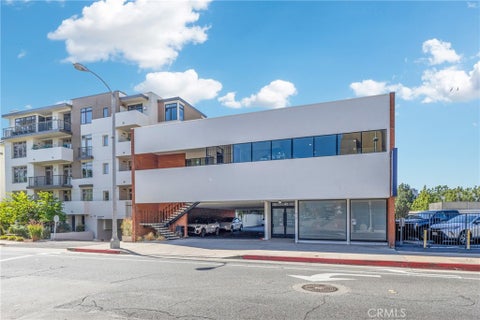 Photo of 910 San Pasqual Street, Pasadena, CA 91106 (MLS # AR26187855)