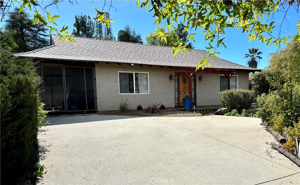 Photo of 95 Taormina Ln Ln, Ojai, CA 93023 (MLS # SR26040505)