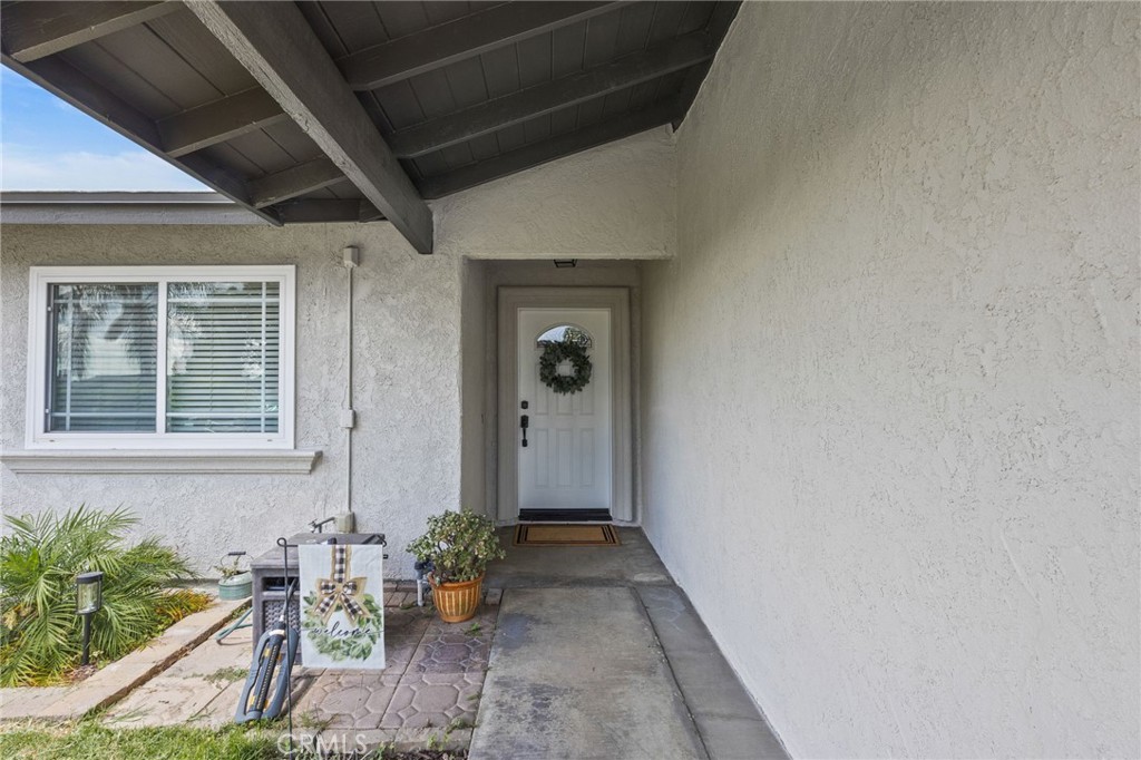 8244 Avenida Leon