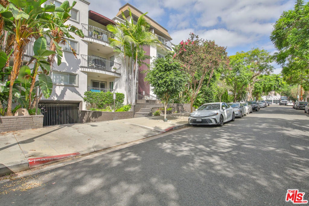 625 N Flores Street 102