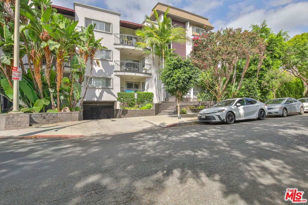 625 N Flores Street 102
