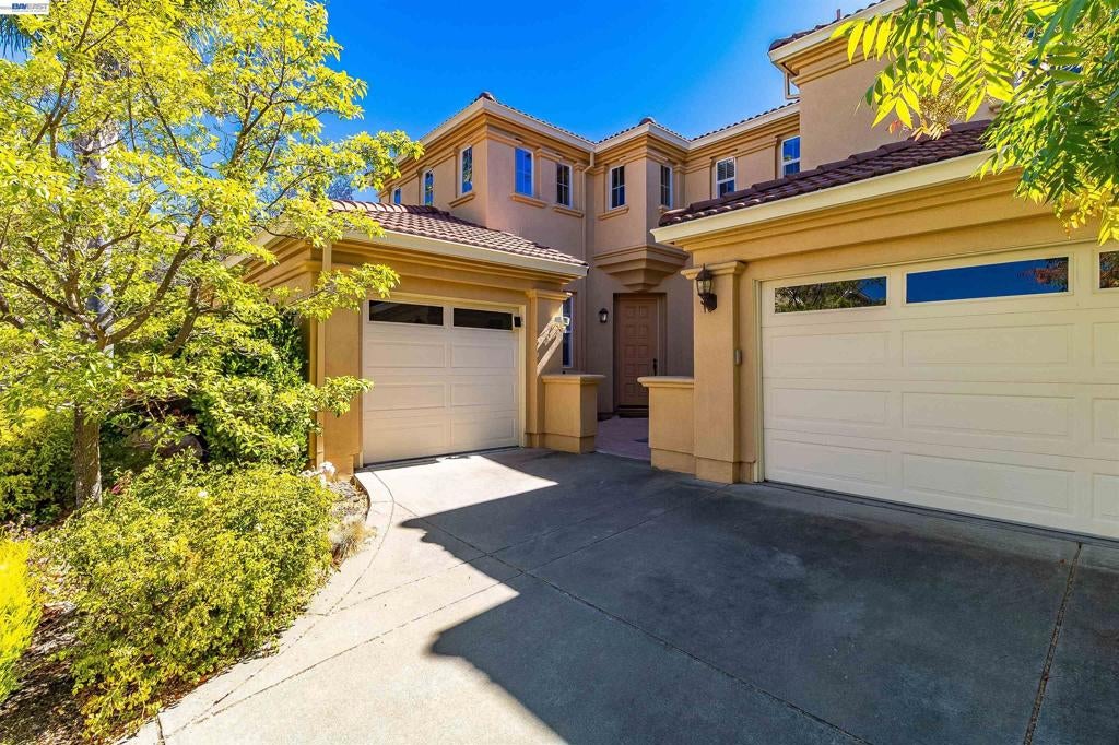 5811 Cattleya Dr