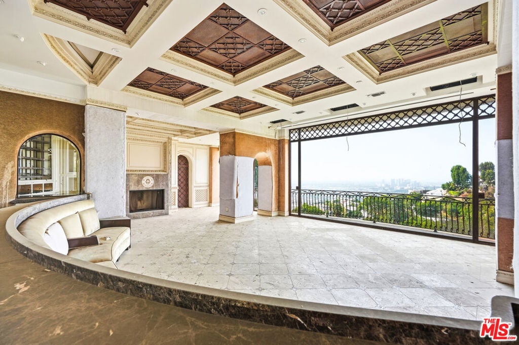 1754 Sunset Plaza Drive