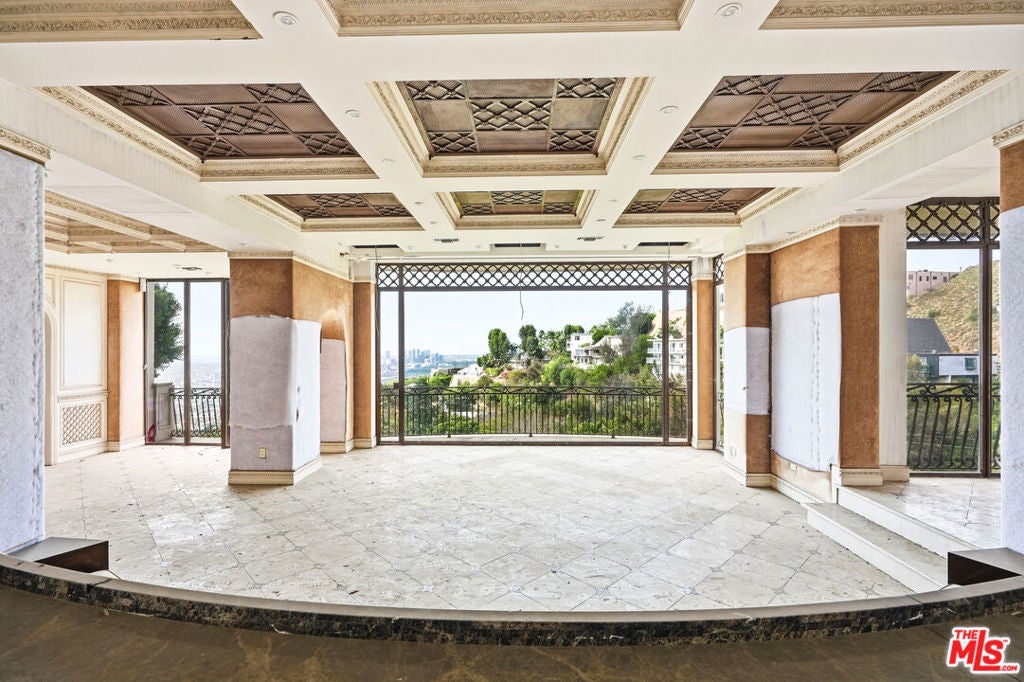 1754 Sunset Plaza Drive