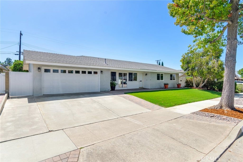 1102 E. Amber Avenue