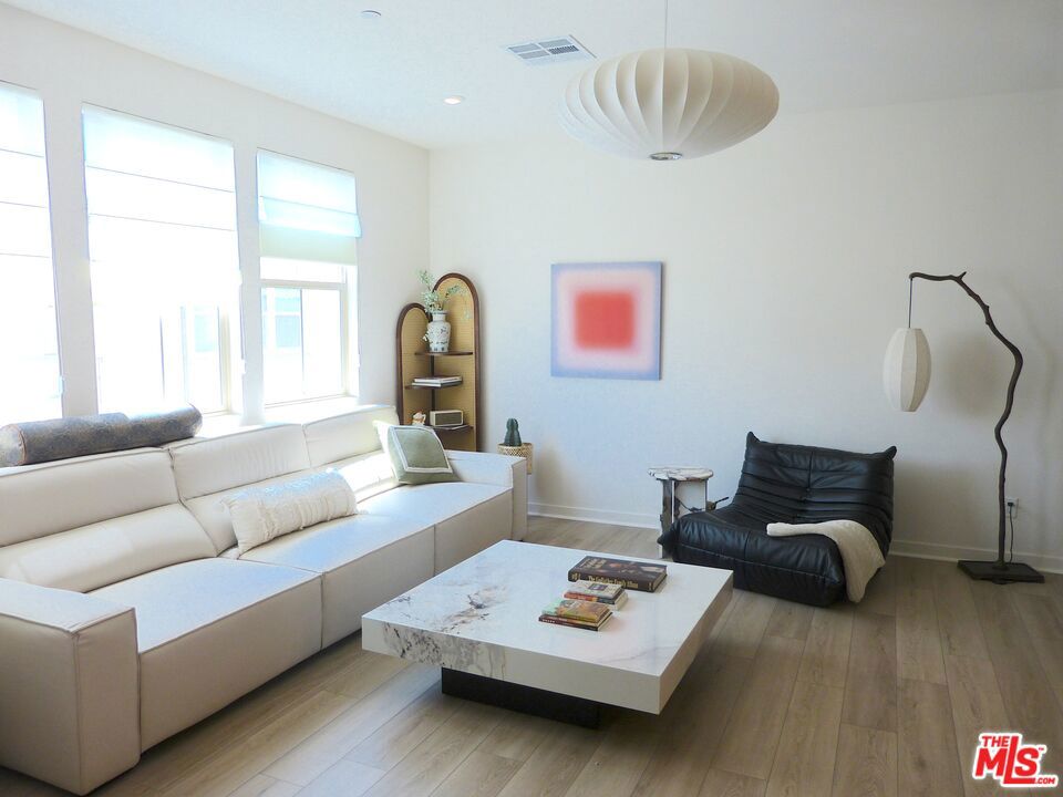11338 Valley C