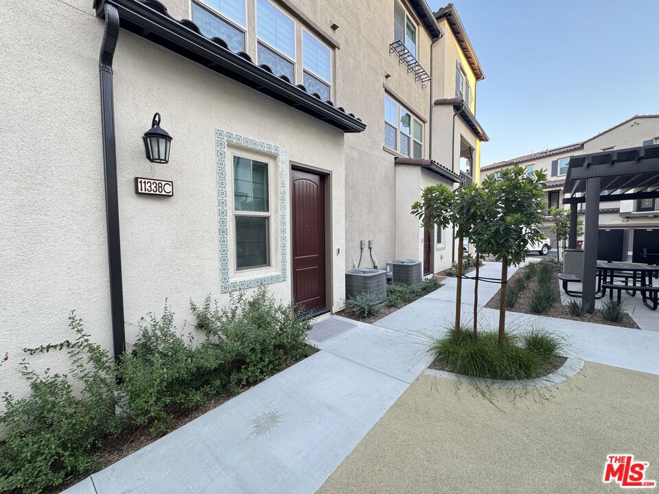 11338 Valley C