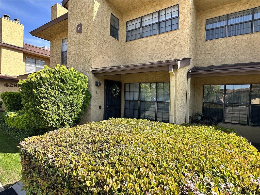 Photo of 1537 W Avenue L #4, Lancaster, CA 93534 (MLS # SR26083873)