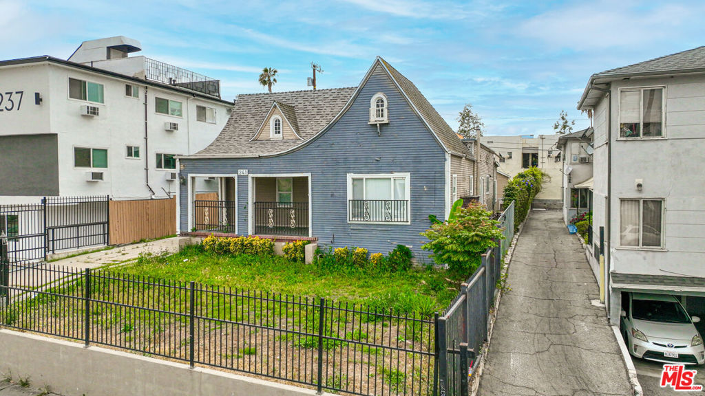 241 N Catalina Street