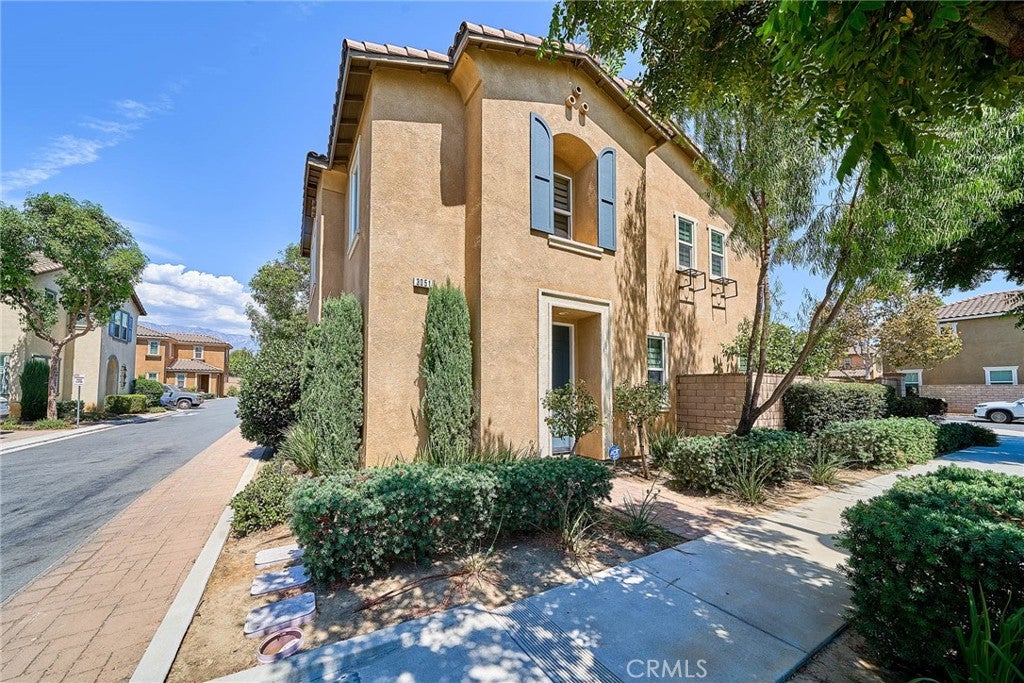 3051 E Via Corvina