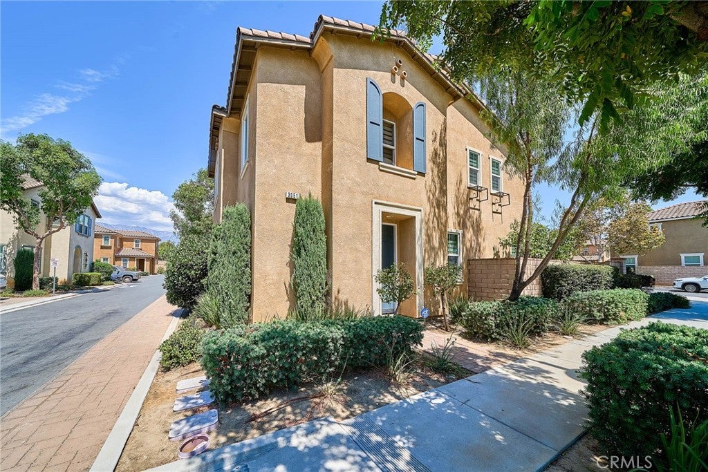 3051 E Via Corvina
