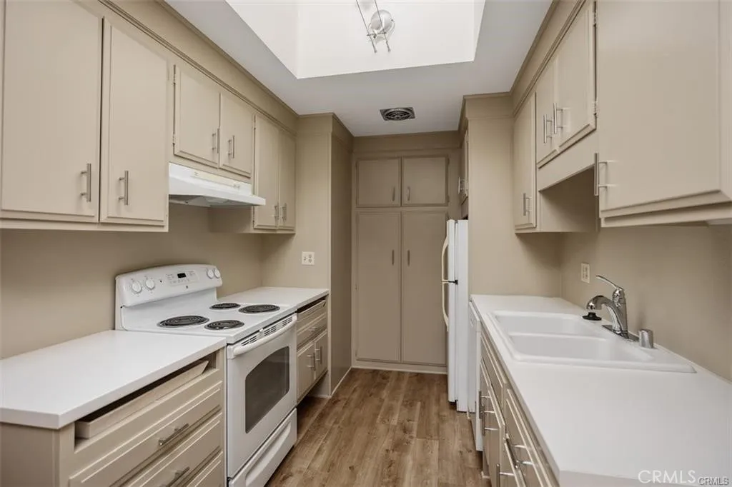 Property: 2111 Via Puerta Unit P,Laguna Woods, CA