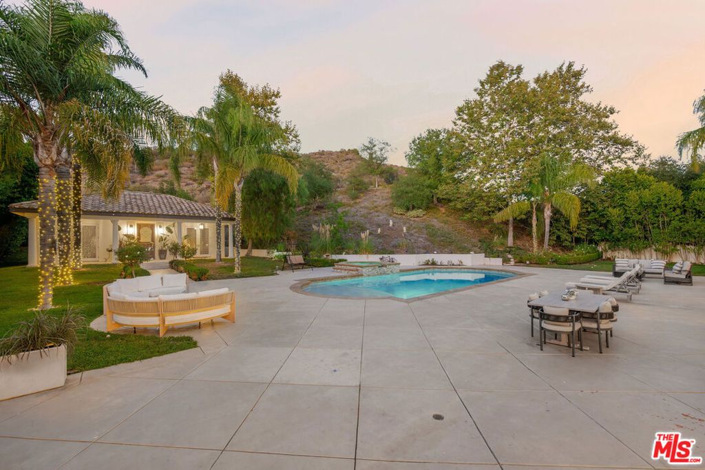 Photo of 25043 Abercrombie Lane, Calabasas, CA 91302 (MLS # 25606601)