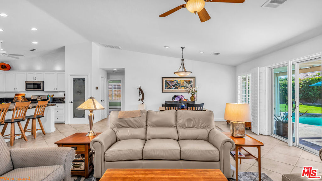Las Brisas II - Residential