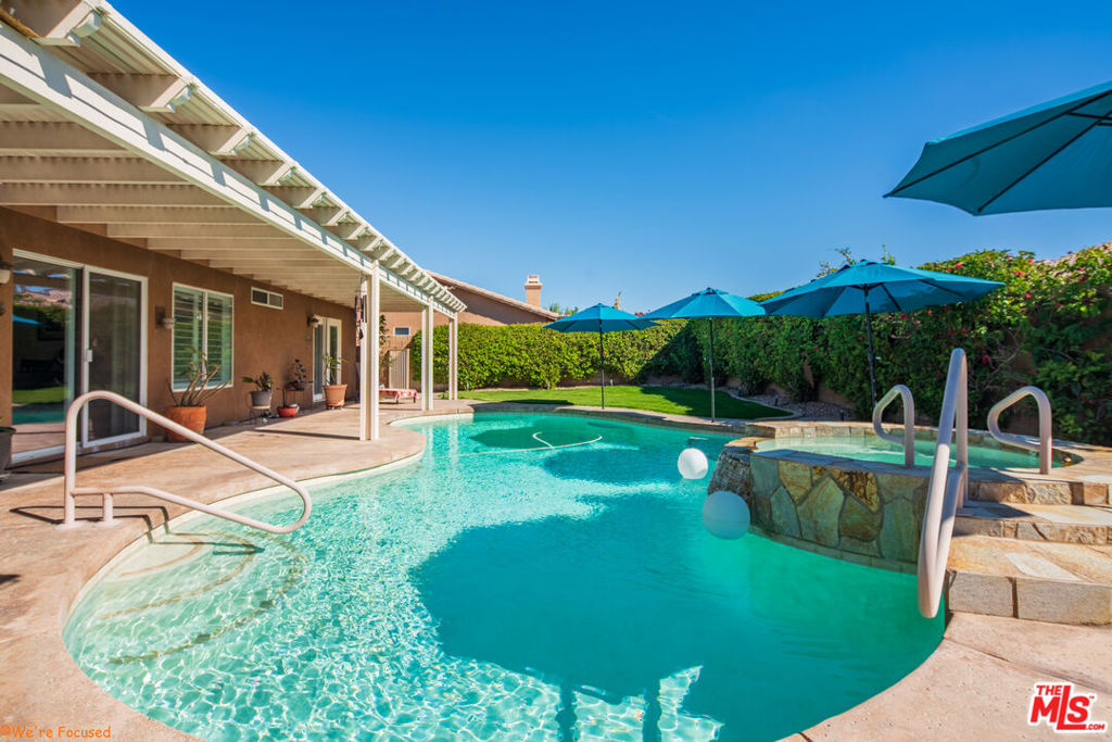 Las Brisas II - Residential