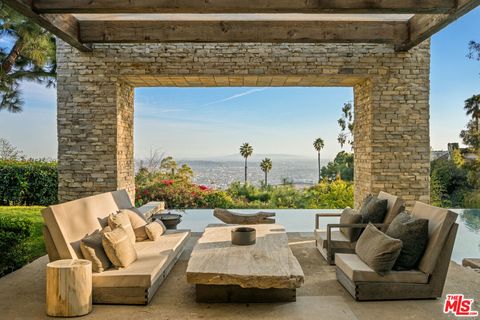 9240 Swallow Drive West Hollywood CA 90069