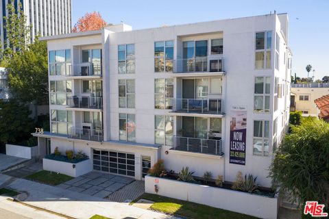 Photo of 738 S Ogden Drive, Los Angeles, CA 90036 (MLS # 25625637)