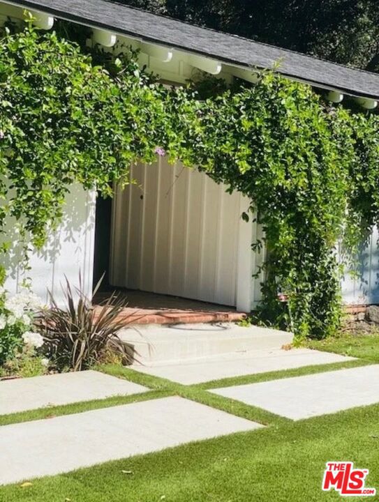 3443 Mandeville Canyon Road