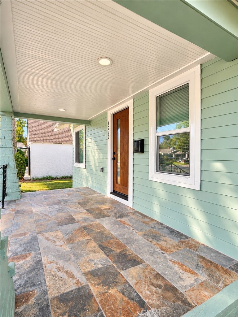 1279 N Roosevelt