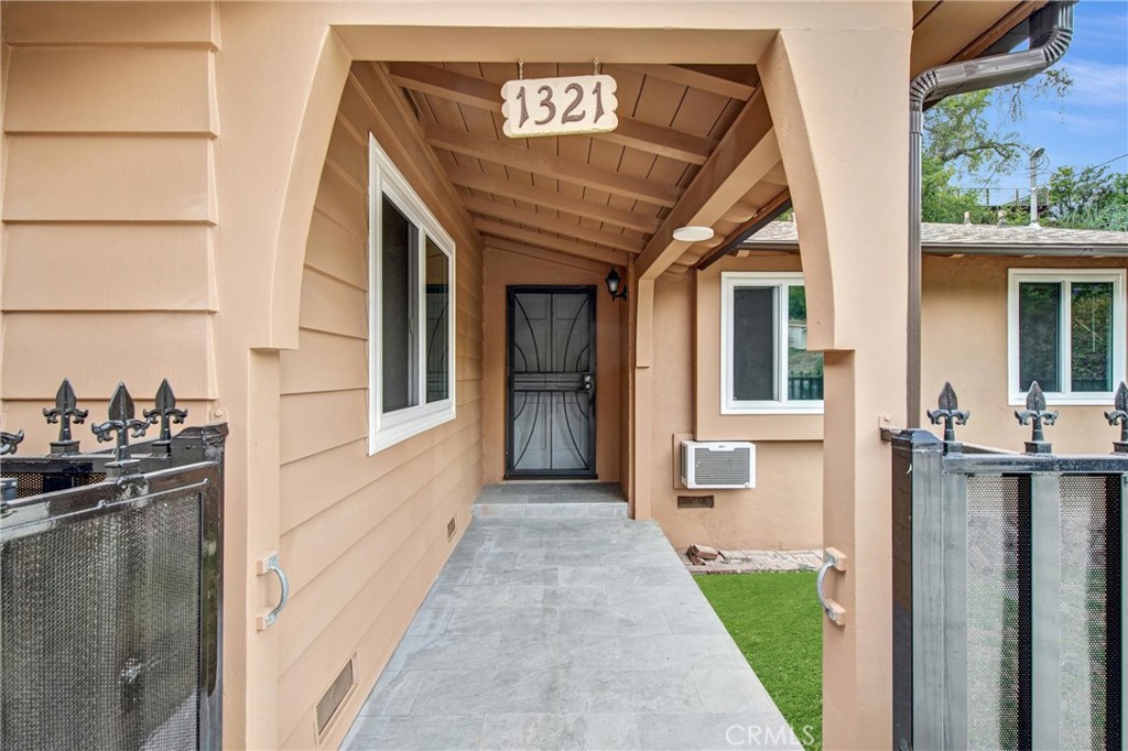 1321 Wilcox Avenue