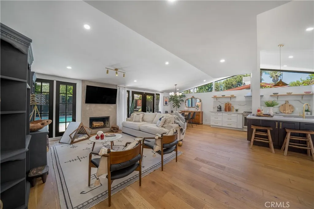 Woodland Hills, California 91367, United States, 3 Bedrooms Bedrooms, ,2 BathroomsBathrooms,Residential,Active,182021