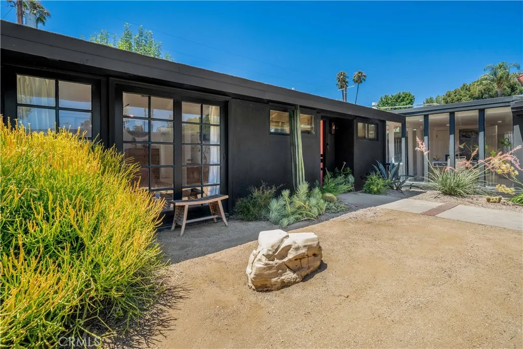 Woodland Hills, California 91367, United States, 3 Bedrooms Bedrooms, ,2 BathroomsBathrooms,Residential,Active,182021