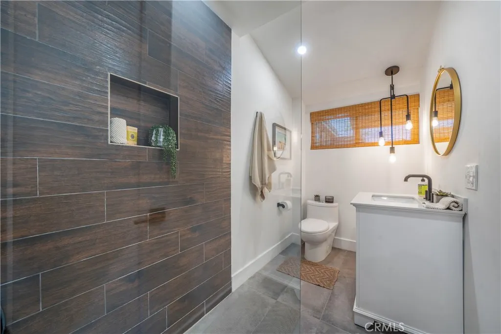 Woodland Hills, California 91367, United States, 3 Bedrooms Bedrooms, ,2 BathroomsBathrooms,Residential,Active,182021