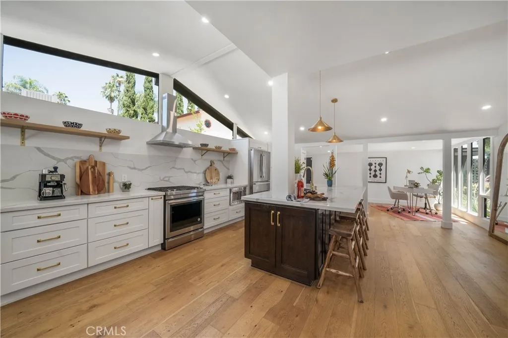 Woodland Hills, California 91367, United States, 3 Bedrooms Bedrooms, ,2 BathroomsBathrooms,Residential,Active,182021