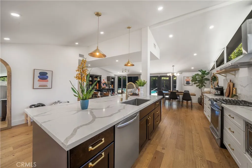 Woodland Hills, California 91367, United States, 3 Bedrooms Bedrooms, ,2 BathroomsBathrooms,Residential,Active,182021