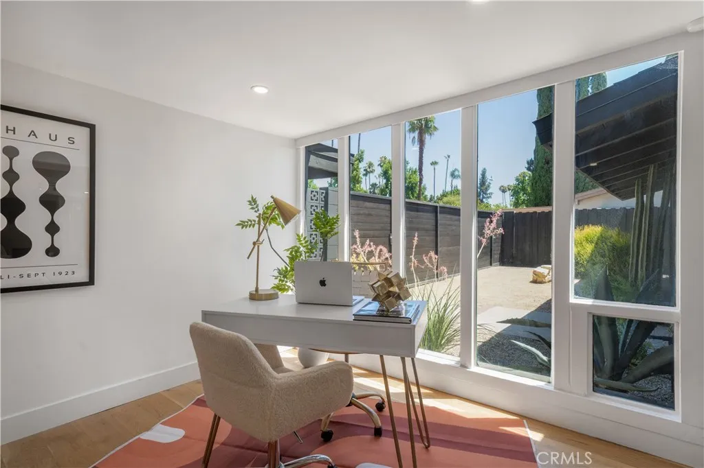 Woodland Hills, California 91367, United States, 3 Bedrooms Bedrooms, ,2 BathroomsBathrooms,Residential,Active,182021