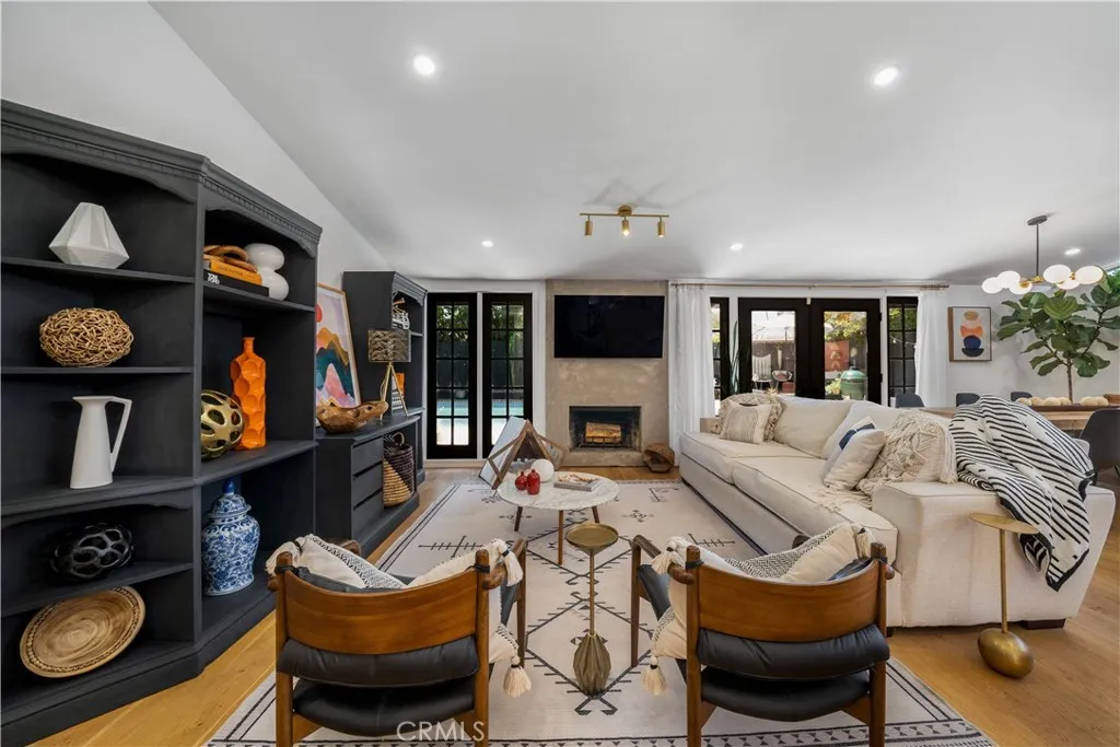 Woodland Hills, California 91367, United States, 3 Bedrooms Bedrooms, ,2 BathroomsBathrooms,Residential,Active,182021