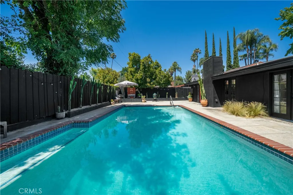 Woodland Hills, California 91367, United States, 3 Bedrooms Bedrooms, ,2 BathroomsBathrooms,Residential,Active,182021