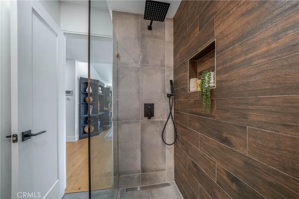 Woodland Hills, California 91367, United States, 3 Bedrooms Bedrooms, ,2 BathroomsBathrooms,Residential,Active,182021