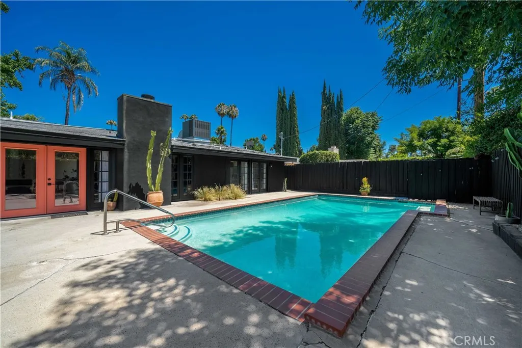 Woodland Hills, California 91367, United States, 3 Bedrooms Bedrooms, ,2 BathroomsBathrooms,Residential,Active,182021