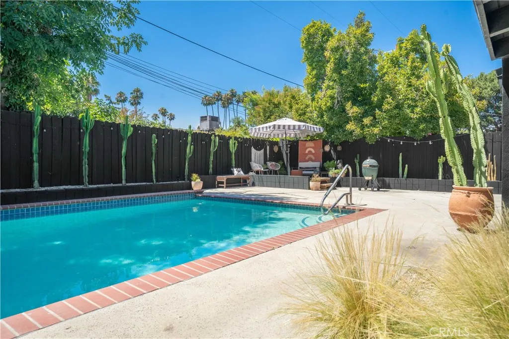 Woodland Hills, California 91367, United States, 3 Bedrooms Bedrooms, ,2 BathroomsBathrooms,Residential,Active,182021