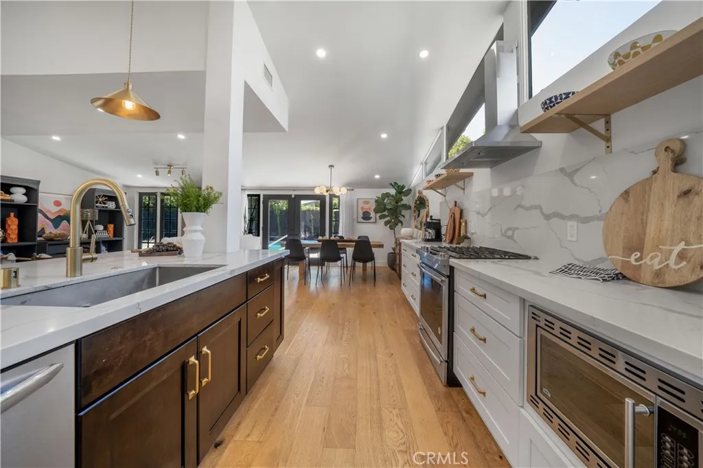 Woodland Hills, California 91367, United States, 3 Bedrooms Bedrooms, ,2 BathroomsBathrooms,Residential,Active,182021