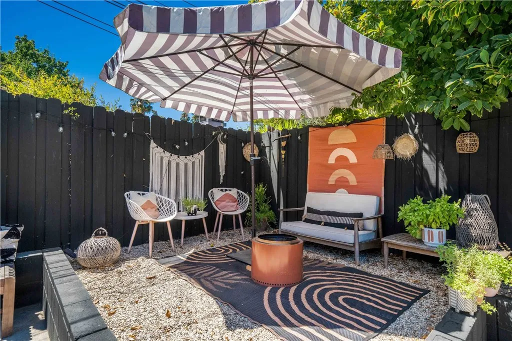 Woodland Hills, California 91367, United States, 3 Bedrooms Bedrooms, ,2 BathroomsBathrooms,Residential,Active,182021