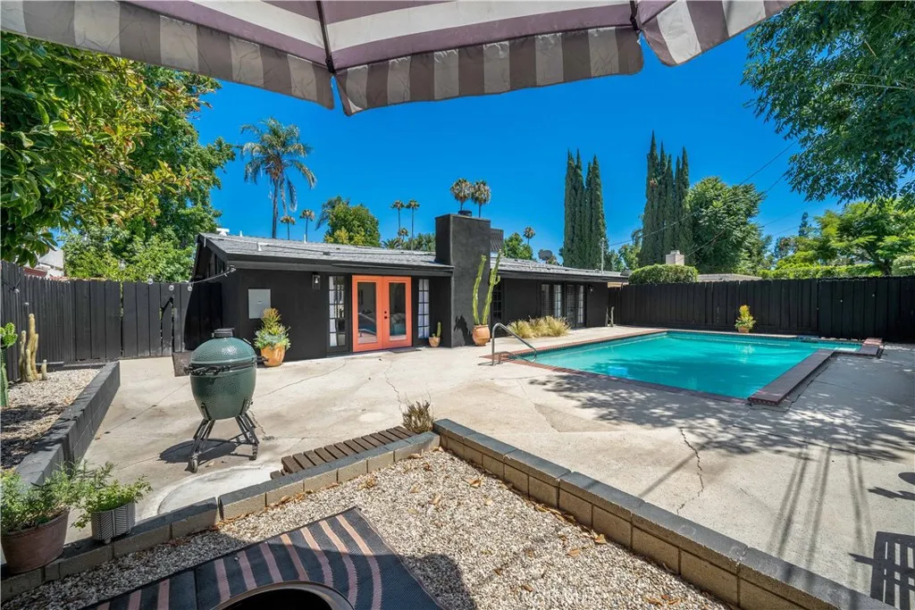 Woodland Hills, California 91367, United States, 3 Bedrooms Bedrooms, ,2 BathroomsBathrooms,Residential,Active,182021