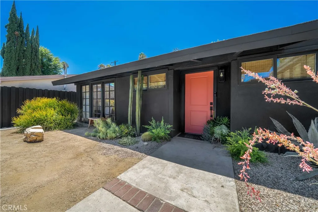 Woodland Hills, California 91367, United States, 3 Bedrooms Bedrooms, ,2 BathroomsBathrooms,Residential,Active,182021