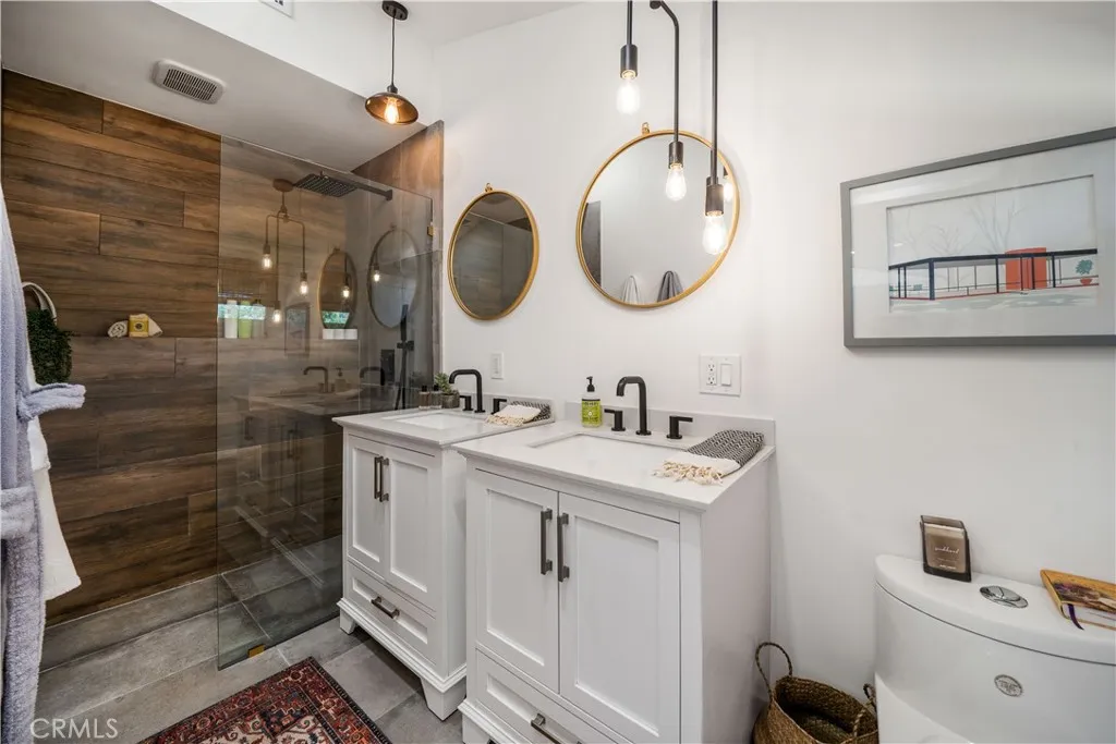 Woodland Hills, California 91367, United States, 3 Bedrooms Bedrooms, ,2 BathroomsBathrooms,Residential,Active,182021