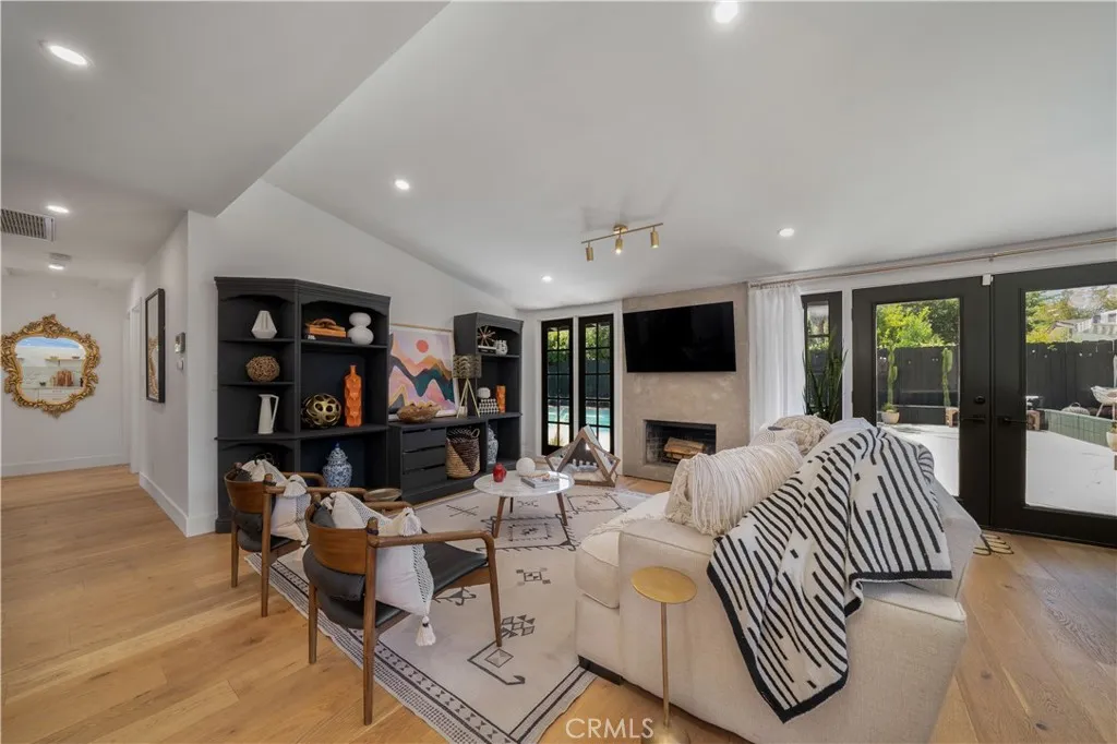 Woodland Hills, California 91367, United States, 3 Bedrooms Bedrooms, ,2 BathroomsBathrooms,Residential,Active,182021