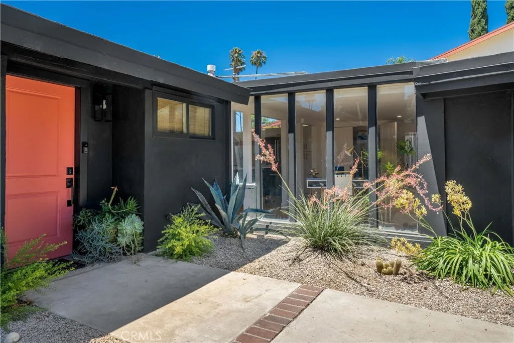 Woodland Hills, California 91367, United States, 3 Bedrooms Bedrooms, ,2 BathroomsBathrooms,Residential,Active,182021