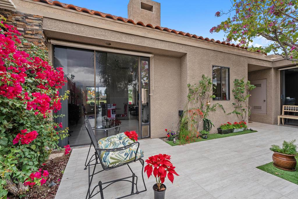 525 Desert West Drive