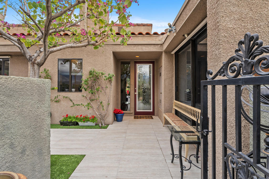 525 Desert West Drive